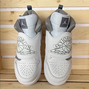 Air Jordan Sky Jordan 1. Junior 2y